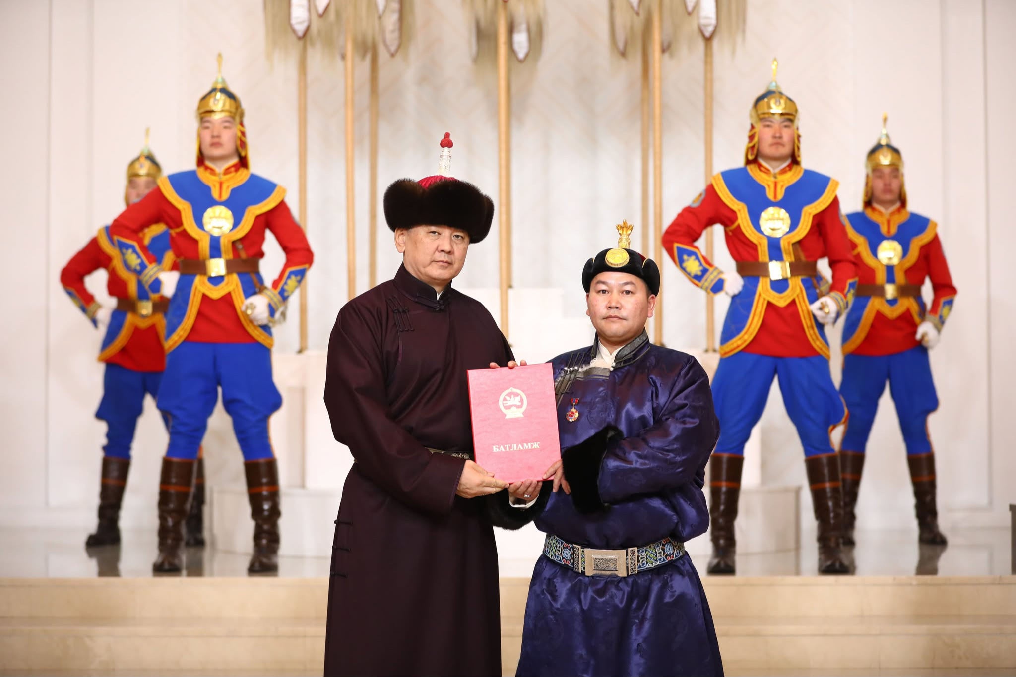 Уяачдад улсын цол хүртээлээ